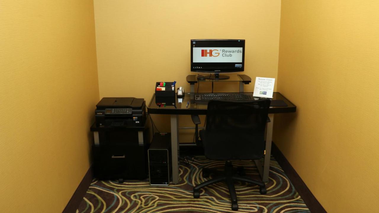 Holiday Inn Express Hotel & Suites Saginaw By Ihg Exterior foto