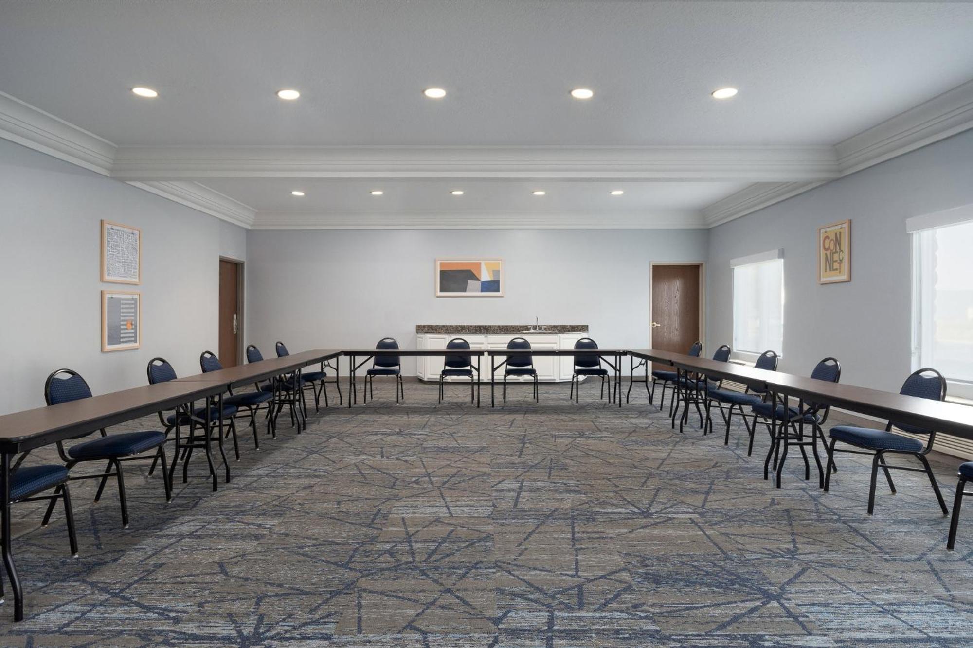 Holiday Inn Express Hotel & Suites Saginaw By Ihg Exterior foto