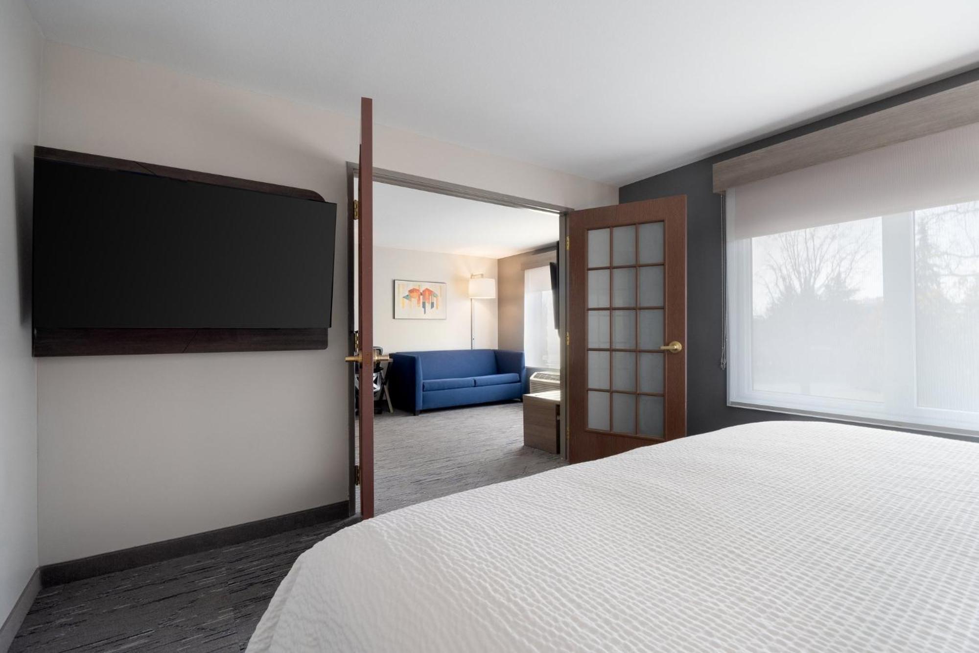 Holiday Inn Express Hotel & Suites Saginaw By Ihg Exterior foto
